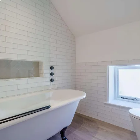 2 Bed In Penrith Oc-85425 *